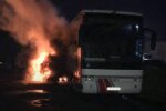 Підозрюваних у організації підпалу польського автобуса відпустили: що відомо