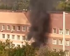 Були чутні крики: біля пологового будинку стався вибух, кадри з місця НП в Донецьку