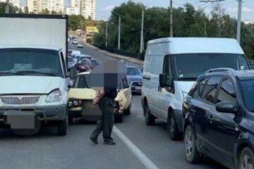 Масштабна аварія з мікроавтобусом у Харкові: кадри і перші деталі з місця ДТП