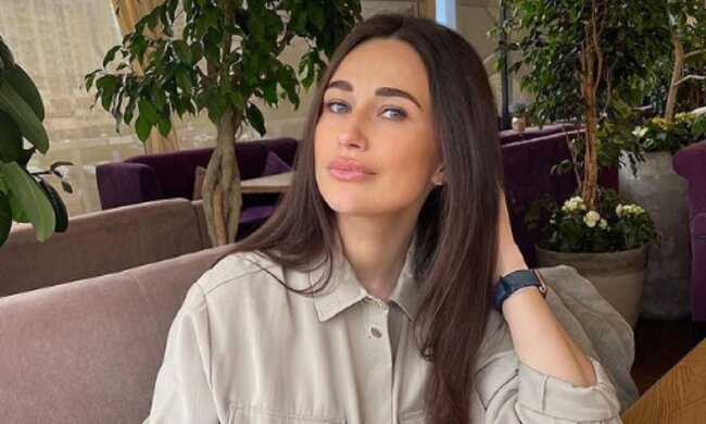 Дружина шоумена Джеджули після скандалів показала п'ятимісячну доньку: "Маленька копія"