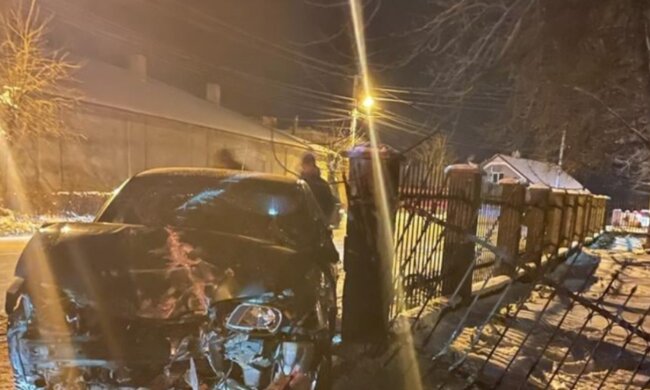 Водій збив сім'ю АТОвця, лікарі рятують 9-річного Андрійка: деталі та кадри аварії