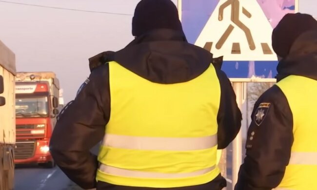 Почали перекривати дороги, карантин в Україні стає жорсткішим: де тепер не проїхати