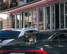"Столько ворюг в стране": редчайшее авто на парковке разозлило харьковчан, фото