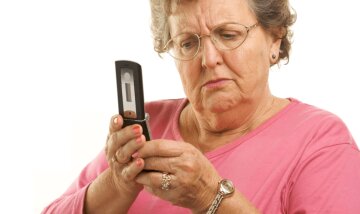 Бабушка-телефон-пенсионеры