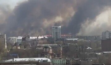 Смертельна пожежа охопила місто, стіна вогню й чорного диму, рятувальники не справляються: кадри НП