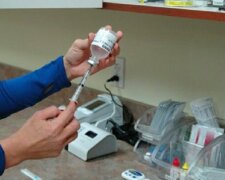 "Яку вакцину нам будуть колоти?": у Раді хочуть заборонити українцям виходити на роботу без щеплення