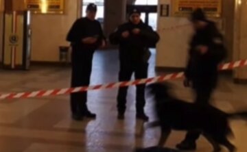 ЧП на харьковском вокзале: оперативники бросились на поиски взрывчатки, кадры