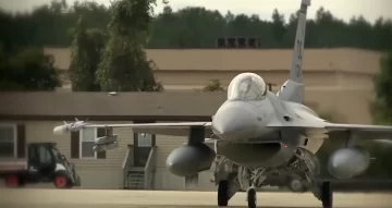 Самолет F-16