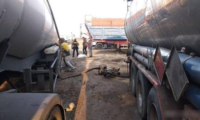 "Укрзалізниця" вляпалася в скандал зі зливом палива на Одещині, фото: "замішані депутати і чиновники"