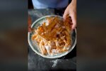 Смак із дитинства: "Мастер Шеф" Ярославський дав рецепт домашньої випічки з цукровою пудрою