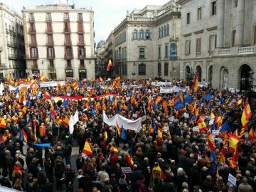 Референдум в Каталонії: захисник Барселони “напав” на поліцію