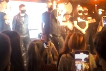 "Отмена, ничего не будет": в Харькове полиция "ворвалась" на концерт группы «Жадан и Собаки», видео