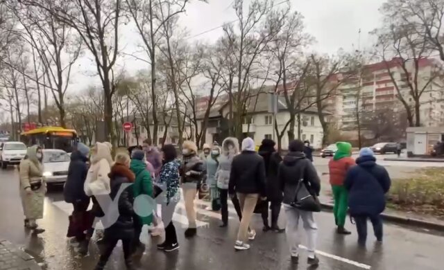 "Втомилися лікувати безкоштовно": медики збунтувалися в Одесі, кадри протесту