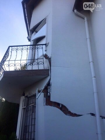 Оползни на Одесчине уничтожили десятки домов (фото, видео)