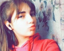 15-летняя девочка пропала по пути в Одессу, родные молят о помощи: фото и приметы