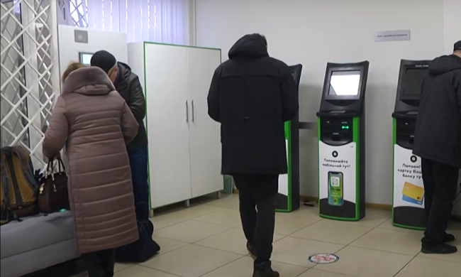 ПриватБанк попередив, кому необхідно перевипустити картки: не всі послуги будуть доступними