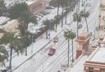 На улицах Египта выпал снег, закрывают школы и порты: видео неожиданного явления