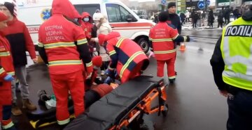 Авто влетіло в пішоходів на "зебрі" у Луцьку, під колесами опинилася дитина: кадри ДТП