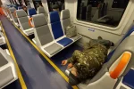У мережі обурилися ставленням пасажирів до нової електрички Укрзалізниці: "лягають на сидіння у взутті"