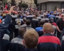Беларусь охватил бунт рабочих, у ОМОНА нет шансов: кадры происходящего