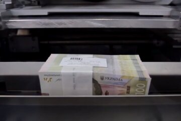 виплати, гроші, пачка гривень