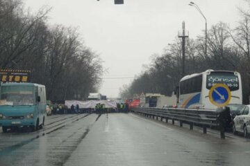 Бунт набирает обороты в Киеве: палатки парализовали движение, кадры происходящего
