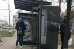 "Это все из нашего кармана": в Харькове вандалы разгромили автобусную остановку, фото