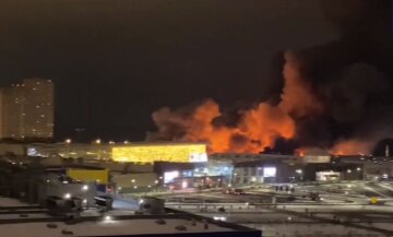 Вибухи гримлять у Москві: вогонь швидко поширюється, авіація приведена у готовність