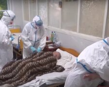 Сотні людей "злягли" з вірусом за добу на Одещині: скільки пацієнтів не змогли здолати хворобу