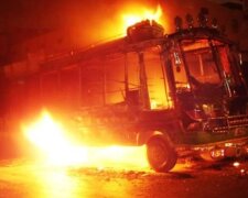 В Париже подожгли автобус с криками «Аллах акбар» (видео)