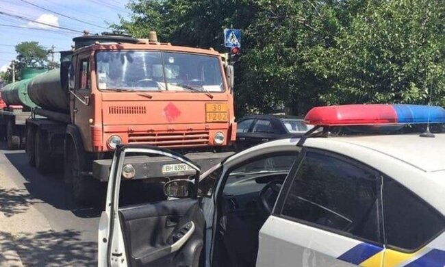 В Одесі дитину збив КамАЗ, фото: "на пішохідному переході"
