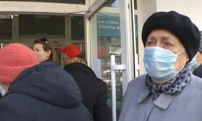"Депутатам би так": у мережі показали "захист" українських пенсіонерів від епідемії, фото до сліз