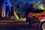 Авто наробило біди під Києвом, село залишилося без світла, дорога заблокована: кадри і деталі НП