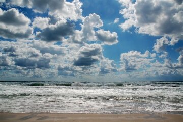 облака и море