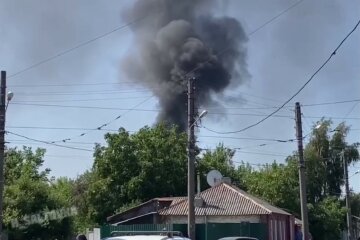 У небо піднявся чорний дим: у Харкові спалахнула масштабна пожежа, кадри