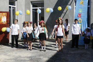 В «ДНР» на первом звонке играл Гимн Украины