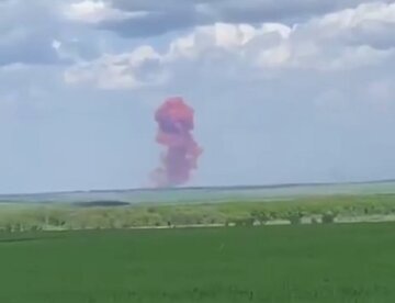 Взрыв на Харьковщине, в небе заметили столб красного дыма: выяснилось, надо ли паниковать