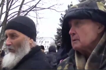 "Украинцы бомбили Донбасс": поклонники УПЦ МП под Лаврой показали истинное лицо, озвучив циничное заявление