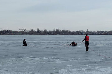 Купання підлітків у Дніпрі закінчилося трагедією: кадри з місця