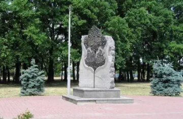 Пам'ятник дружби Києва і Москви: у КМДА повідомили, чому монумент стоятиме