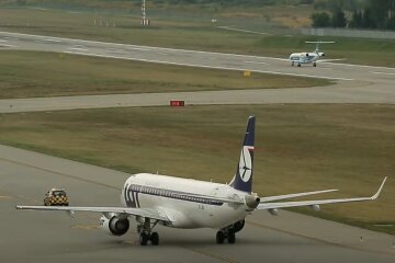 Украэрорух, самолет