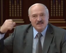Лукашенко пророчат незавидную судьбу после проникновения военных РФ: "Зелёные человечки захватывают..."