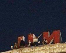 У Харкові підлітки забралися на дах цирку, фото з місця: "Джокер і його клоуни"