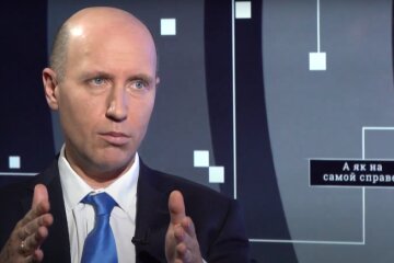 Россия последовательно продолжает стоять на канонической части “Минска”, - Руслан Бизяев