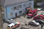 Жилой дом в Киеве начал рушиться, жилец провалился в подвал: детали и кадры ЧП