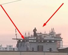 "Може хтось впізнає хлопців?": підлітки влаштували покатушки на даху висотки під Києвом