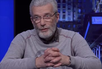 Андрей Куликов раскритиковал слуг народа за отключение популярных каналов: "Замещают пропагандой"