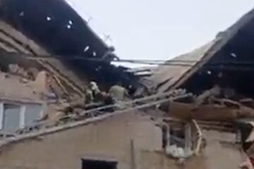 Крыша провалилась в квартиры, под завалами люди: появились кадры с места мощного взрыва в россии