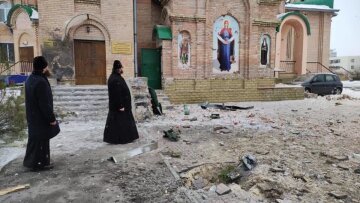 "Россияне идут против Бога": оккупанты обстреляли храм на Луганщине, где прятались люди