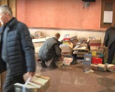 Зроблять туалетний папір та стаканчики: російським книгам знайшли застосування у Луцьку, відео